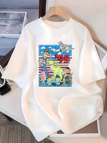 Nostalgic Graphic Showing A Group Of Smiling Cartoon Toys Celebrating Friendship And Adventure With Vibrant 90s Colors. Comfortable And Soft Women's T-Shirt Ideal For A Casual And Fun Look. - 白色 - 查看 3