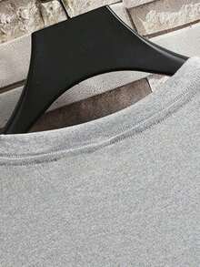 Camiseta de manga corta para primavera y verano, estilo americano, con logotipo estampado, para jóvenes hombres, cuello redondo, holgada, casual y versátil. - Gris Claro - Ver 5