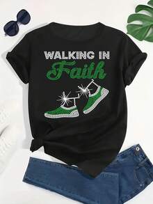 Ropa de mujer, camiseta con estampado "Faith Journey", diseño de cuello redondo, top casual con estampado de letras, elasticidad media, adecuada para todas las estaciones. - Negro - Ver 2
