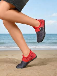 Zapatos de agua para niños con diseño de telaraña en negro y rojo, sandalias inflables cómodas y ligeras, adecuadas para nadar, playa y deportes acuáticos en verano - Negro - Ver 3