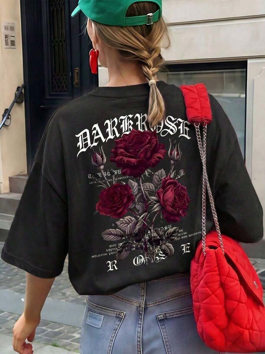 Camiseta informal de mujer de cuello redondo extragrande con estampado de rosas oscuras y mangas cortas de largo regular. - Negro - Ver 1