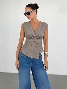 Blusa de mujer con cuello en V a rayas, plisada y con bajo asimétrico - Caqui - Ver 5
