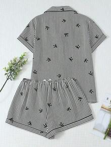 2 piezas Conjunto de pijama con top de manga corta con bolsillo y lazo, y shorts cómodos a rayas azules con cuello en forma de corazón, adecuado para uso en casa, primavera/verano - Negro - Ver 2