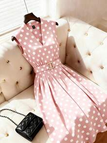 Vestido de línea A con cuello en V sin mangas, estampado de lunares y lazo en la cintura, adecuado para el Día de San Valentín y citas - Rosa - Ver 1