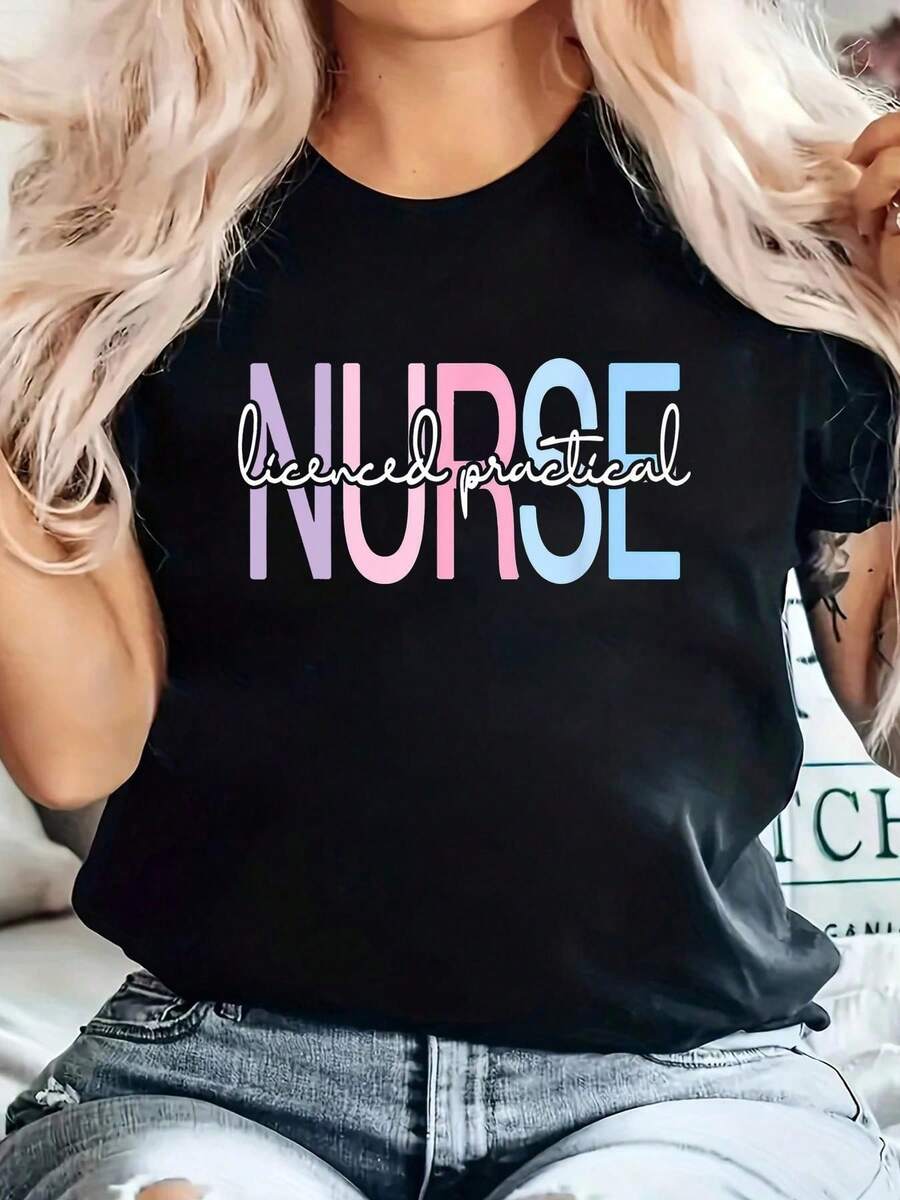 Camiseta de Tela Suave Talla Grande - Talla Grande - Camiseta con Estampado de Asistente de Enfermería Licenciado | Elegante camiseta negra con un llamativo diseño degradado de "enfermera". | Ropa casual moderna para profesionales de la salud | Suave, proporcionando la máxima comodidad. | Adecuado para uso diario y uniformes de enfermería, Fashion Tee - Negro - Ver 1