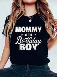 Camiseta gráfica 'MAMÁ DEL DÍA DEL NACIMIENTO' para mujer - Camiseta casual de cuello redondo con mangas cortas, negra con texto blanco y diseño de flecha, ideal para celebraciones de primaveraverano - Negro - Ver 5