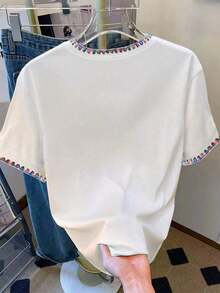Camiseta casual de mujer con cuello redondo y hombros caídos, con bordado floral, 4 estampados florales diferentes, cómoda y casual para uso al aire libre, adecuada para todas las estaciones - Blanco - Ver 2