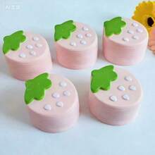 2个PU慢回弹草莓慕斯蛋糕挤压玩具，学生减压玩具，粘性柔软 - 完美礼物，生日礼物，情人节礼物 - 彩色 - 查看 5