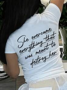 Women's Cropped T-Shirt With Inspirational Print [Double Image Front And Back] - Back Print With "She Overcomes All" Illustration - Casual Summer Top With Short Sleeves And A Medium-Stretch Crew Neck - Machine Washable - Inspirational Text Design - Comfortable Fit - 白色 - 查看 1