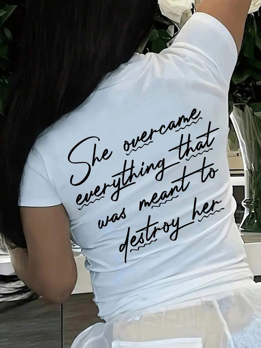 Women's Cropped T-Shirt With Inspirational Print [Double Image Front And Back] - Back Print With "She Overcomes All" Illustration - Casual Summer Top With Short Sleeves And A Medium-Stretch Crew Neck - Machine Washable - Inspirational Text Design - Comfortable Fit - 白色 - 查看 1