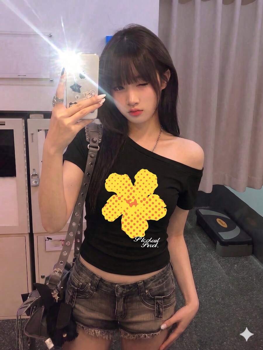 复古美式波点黄色花卉印花不对称肩部T恤女款,露脐收腰甜美性感风,独立艺术花卉英文标语设计,无袖抽绳夏季露脐上衣,街头风百搭休闲度假上衣黑色 - 黑色 - 查看 1