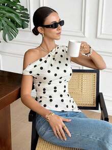 Camiseta de mujer casual con estampado de lunares asimétrica en los hombros, para verano - Multicolor - Ver 4