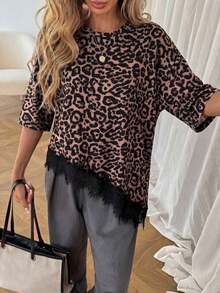 Camiseta de mujer de manga corta con estampado de leopardo, parche de encaje, bajo asimétrico, adecuada para vacaciones de verano, ir al trabajo y uso diario - Color caoba - Ver 7