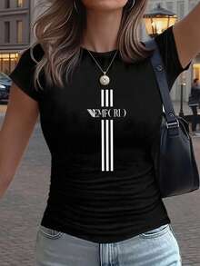 Nuevo diseño estampado de estilo imperio que presenta tres líneas verticales y la combinación de las letras EMP(RI) en un estilo Y2K/casual/deportivo/para ir al trabajo/moderno/elegante.Cómoda y transpirable, esta camiseta de manga corta para mujer es una opción de moda muy popular.Cuenta con un corte ajustado, cintura marcada, bordes con volantes, cuello redondo y mangas cortas. - Negro - Ver 6