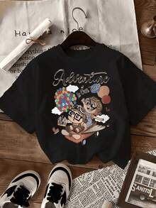 Camiseta casual de manga corta para mujer con estampado de dibujos animados de piloto divertido - "La aventura está ahí fuera" Diseño, cuello redondo, ajuste cómodo, parte superior de  blanco para atuendo casual, parte superior para todas las estaciones |   Camiseta gráfica juguetona |   Ajuste cómodo - Negro - Ver 6
