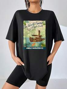 A Boat Sailing Among Tropical Leaves And Birds Above The Text "The World Famous Jungle Cruise" Symbolizes Adventure And Exploration In Nature. A Comfortable Women's T-Shirt, Ideal For Relaxed Days And A Traveler's Spirit. - 黑色 - 查看 6