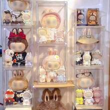 Boîte de rangement/vitrine entièrement transparente (conception de porte magnétique), convenant au rangement/à l'affichage de divers articles tels que poupées/figurines/collections/jouets/sacs/chaussures/livres/cosmétiques. Cette boîte de rangement peut être placée dans plusieurs directions pour ranger les articles. - Boîte de rangement - View 6