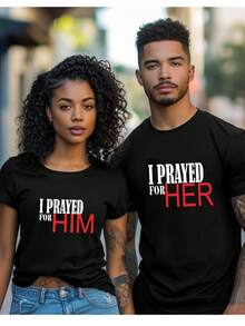 Matching Pure Cotton Christmas-Themed T-Shirts For Couples, "I Pray For Him, I Pray For Her," Religious Gift For Couples, Unisex Black T-Shirt With Red And White Text. | Machine Washable | Romantic Christmas Night, Christmas Gifts, Religious Gift Ideas, Couple Clothing, Christmas T-Shirts, Comfortable Fit, Breathable Material, Prayer Sets For Couples, T-Shirts For Him And Her, Gifts For Him, Gifts For Her. R85A - 黑色 - 女裝 - 查看 7