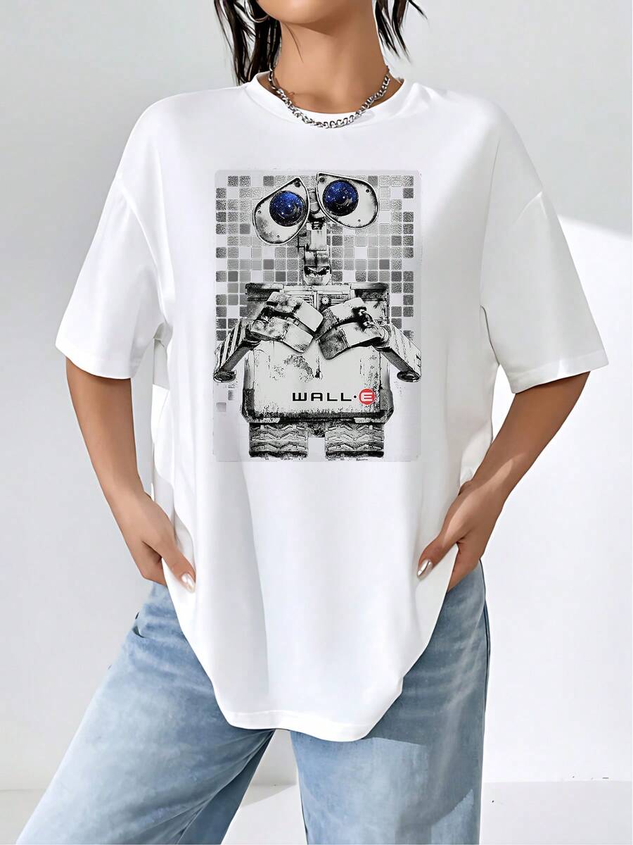 Ilustración de un simpático robot metálico con ojos que reflejan el universo simbolizando curiosidad y esperanza futurista sobre un fondo de cuadros modernos camiseta de mujer  casual cómoda para uso diario - Blanco - Ver 1