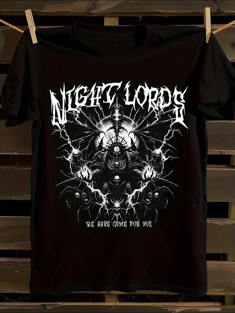 Camiseta de la banda de heavy metal gótica Night Lords para hombre - Camiseta negra con logotipo de rayo blanco y la inscripción Night Lords - Corte relajado, ideal para conciertos, ropa urbana, uso casual en todas las estaciones para fans del heavy metal - Inspirada en la marca Soli, una camiseta de manga corta adecuada para el hogar, uso diario, fiestas y viajes, perfecta como regalo para amigos o familiares. - Negro - Ver 1