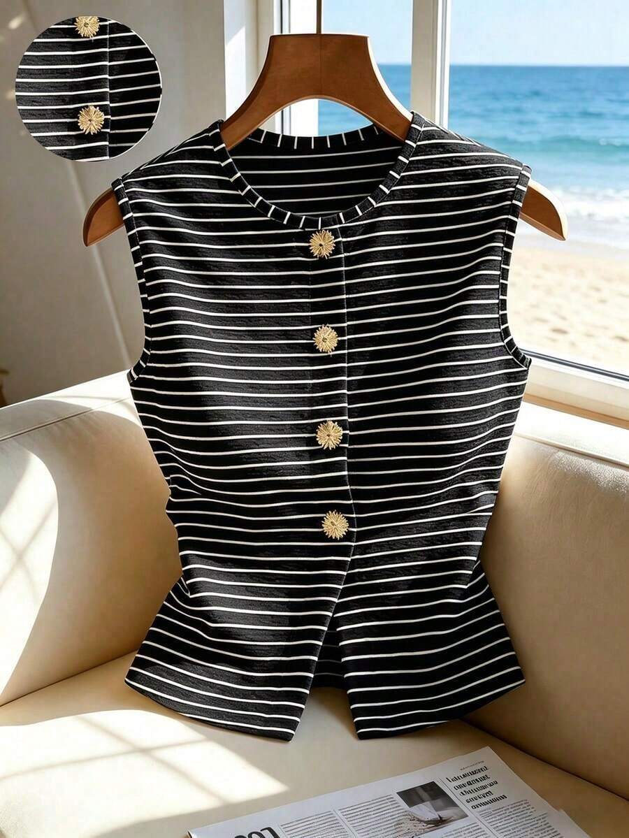 Elegante y versátil top de punto a rayas, apropiado para ir a la oficina, salir de fiesta o uso casual.Cuello redondo, sin mangas, con decoración de botones metálicos. - Negro - Ver 1