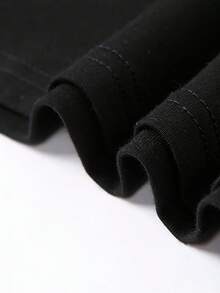 Camiseta de algodón puro a juego para parejas con temática navideña "Rezo por él, rezo por ella", regalo religioso para parejas, camiseta unisex negra con texto rojo y blanco. |   Lavable a máquina | Noche romántica de Navidad, regalos de Navidad, ideas de regalos religiosos, ropa para parejas, camisetas navideñas, ajuste cómodo, material transpirable, conjuntos de oración para parejas, camisetas para él y para ella, regalos para él, regalos para ella. R85A - Negro - Ropa de hombre - Ver 7