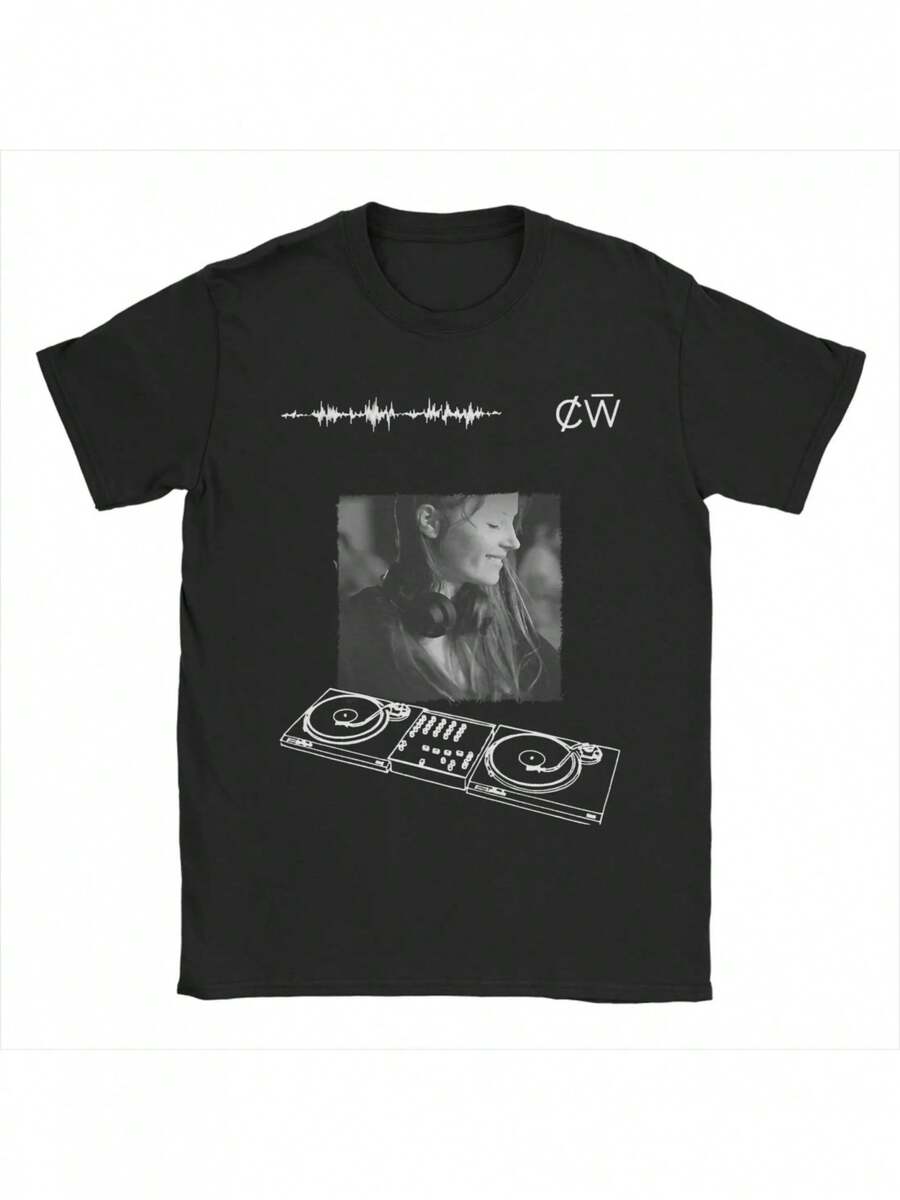 Breathable Short-Sleeve T-Shirt, Featuring A Belgian DJ Design By De Witte. This Vintage-Style T-Shirt Has A Crew Neck, Short Sleeves, And A Classic Collar. Suitable For Home, Everyday Wear, Parties, And Travel, It Makes A Perfect Gift For Friends Or Family. - 黑色 - 查看 1