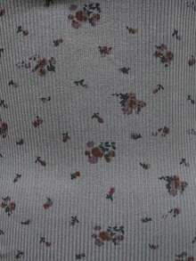 Camiseta ajustada de mujer con cuello exagerado y estampado floral disperso en todo el diseño, media abertura, para el Día de San Valentín.Ropa de otoño, blusas de mujer de manga larga - Gris - Ver 4