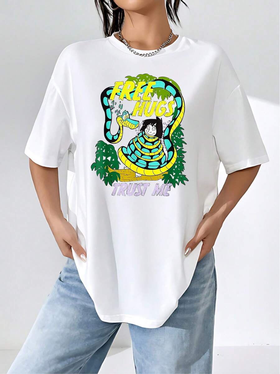 Gráfico de serpiente colorida abrazando a un gato con palabras divertidas que transmiten humor y confianza camiseta de mujer cómoda y casual para uso diario - Blanco - Ver 1