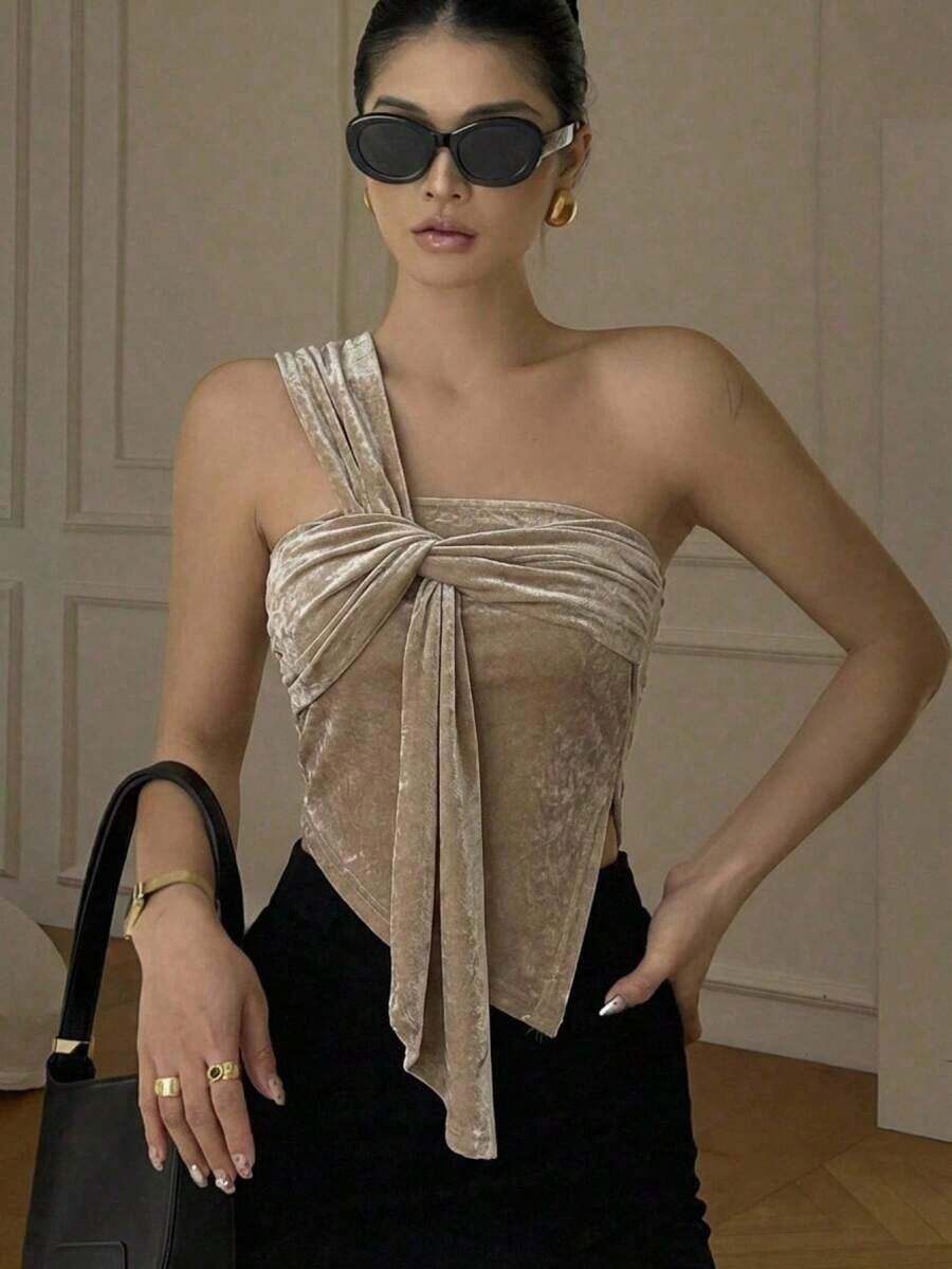 Top camisero sexy de hombros descubiertos, nuevo diseño de verano con detalles de pliegues asimétricos, blusa corta ajustada - Caqui 2 - Ver 1