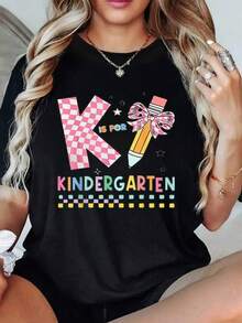 Letra K en patrón rosa con lápiz adornado con lazo simboliza creatividad y aprendizaje temprano en colores vivos ideal para maestras o madres orgullosas de sus pequeños 100% algodón camiseta para mujer - Negro - Ver 2