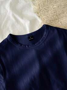 95% algodón. Camiseta corta de manga corta, cuello redondo, ajustada y recortada de unicolor minimalista casual para mujer, vintage, softgirl, elegante. Se puede usar en todas las estaciones, old money, salidas de verano, en casa, vuelta al cole, otoño. - Azul marino - Ver 4