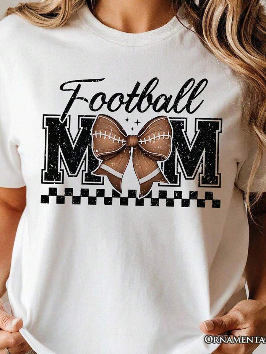 Football Mom Coquette Bow R T-Shirt, A Stylish White Match-Day T-Shirt For Modern, Proud, Sporty Moms. This Unisex T-Shirt Is Made Of 220g Pure Cotton, The Ideal Weight For All Seasons, Suitable For Both Men And Women. The Durable, High-Quality Fabric Is Soft To The Touch And Long-Lasting. It's Also Breathable. Perfect For Women In Spring And Summer, On Vacation, Mother's Day, Or Independence Day. - 白色 - 查看 1
