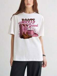Camisetas de manga corta para mujer, camisetas con estampados interesantes, ropa hermosa. Camiseta blanca para mujer con estampado de botas vaqueras rosas y sombrero sobre el suelo, ideal para uso casual. - Blanco - Ver 1