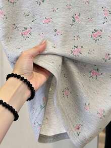 Blusa con estampado de flores, camiseta gráfica, ropa de verano, top para mujer, conjunto para hermana, actual, blusas y camisas de moda, camiseta estética, regalo para hermana, regalo para mamá, top de moda minimalista casual - Gris - Ver 3