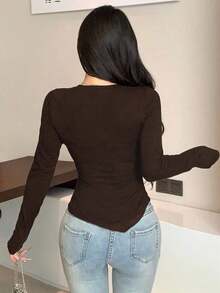 Camiseta de mujer de manga larga con diseño asimétrico y ajuste ceñido, ropa de otoño con estilo preppy - Café integral - Ver 5