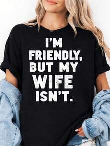 "I'm Friendly, But My Wife Isn't" T-Shirt - A Funny Warning Gift For Husbands, A Graphic Tee With Sarcastic Humor About Marriage. This Unisex 220g Pure Cotton Tee Is The Ideal Weight For All Seasons And Is Suitable For Both Men And Women. The Durable, High-Quality Fabric Is Soft To The Touch And Long-Lasting. It's Also Breathable. Perfect For Women's Spring And Summer, Holidays, Mother's Day, And Independence Day. - 黑色 - 查看 1
