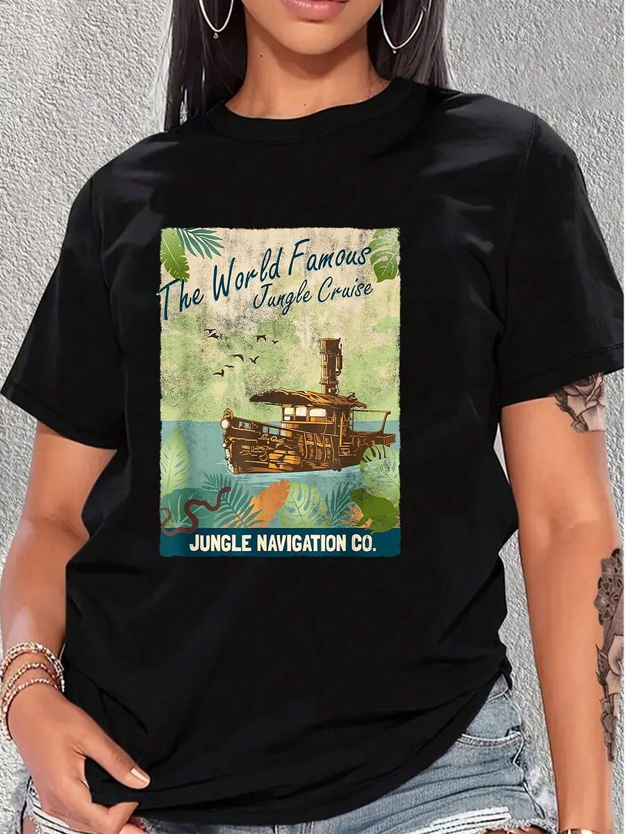 Graphic Inspired By An Adventurous River Journey Through The Jungle, Featuring A Classic Boat And Tropical Leaves That Evoke Exploration And Nature. Comfortable And Lightweight Women's T-Shirt, Ideal For Everyday Wear. - 黑色 - 查看 1