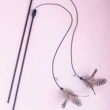 1 chiếc đồ chơi cần câu cho mèo hình lông vũ ngọc trai - Đen và trắng - Xem 5