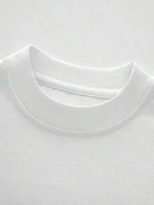GiftFigura colorida que muestra a una mujer elegante con megáfono simbolizando fuerza voz y empoderamiento femenino moderno divertida y audaz Camiseta mujer doble cara estampadaSoft - Blanco - Ver 5