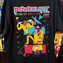 Camiseta Básica Mexicana de Algodón Puro de 180GSM con Estampado Vibrante Powerline Stand Out World Tour, Gráficos Retro Coloridos, Suave, Duradera, Transpirable, Ajuste Cómodo, Perfecta para Fanáticos de la Música. Nuevo Lanzamiento. - Negro - Ver 1