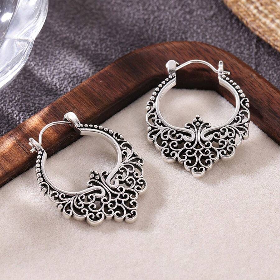 Elegant Women's Hollow Curly Grass Pattern Round Hoop Earrings, Retro Nostalgic Design, Graceful Earrings Suitable For Daily Work, Gatherings Or Office Wear, An Ideal Birthday Gift For Her, Mother Or Girlfriend - Silver - View 1