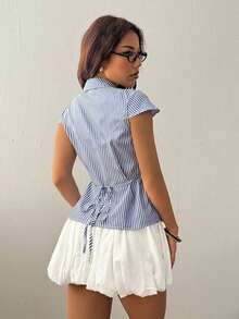 Camisa casual de manga corta con capucha, cintura ajustada con lazo delantero - Azul y blanco - Ver 2