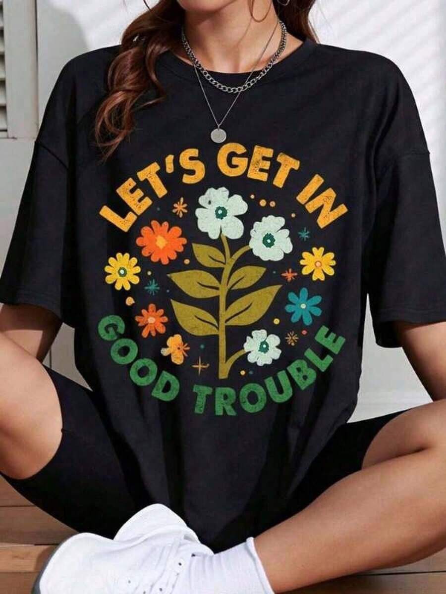 T-shirt à motif floral "Lets Get In Good Trouble" pour femmes, haut décontracté d'été avec des fleurs colorées et une citation inspirante, t-shirt noir à manches courtes pour le quotidien et les événements d'activisme, tenues d'été pour femmes, tenues de Pâques pour femmes, tenues de festival, vêtements d'été, tenues de printemps pour femmes, tenues pour la fête des mères, sommer, tops, oberteile, tshirt, tenue sommer damen, tops basiques, blusen für damen, style 2021. - Noir - Voir 1
