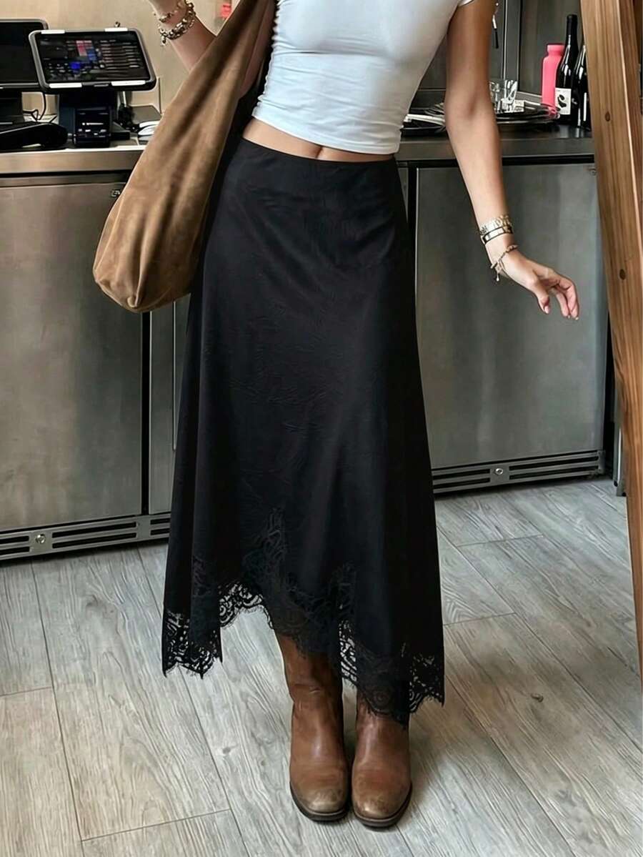 Saia Assimétrica de Renda com Bloco de Cores Casual Feminina, Minimalista e Fashionista para Uso Diário, Primavera/Verão Preta - Preto - Visão 1