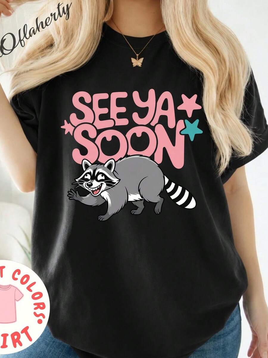 Nos vemos pronto Camiseta RacC1oon, Camiseta gráfica divertida, Camiseta de animales linda, Camiseta de moda, Camiseta viral, Camiseta gráfica de verano, Camiseta vintage. Camiseta unisex de algodón puro de 220 g. Peso ideal para todas las estaciones, adecuada tanto para hombres como para mujeres. Tejido duradero de alta calidad, suave al tacto y de larga duración. Parte superior transpirable. Adecuada para la primavera y el verano de las mujeres, vacaciones, Día de la Madre, Día de la Independencia. - Negro - Ver 1