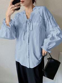 Blusa urbana de verano de alta calidad con cuello asimétrico bordado, diseño de corbata de lazo, mangas abullonadas y corte holgado para mujer - Azul - Ver 4