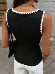 Camiseta de tirantes de cuello cuadrado con contraste de color estilo retro francés, camiseta sin mangas minimalista y versátil de ajuste ceñido y sexy, de tejido de punto bordado con conchas, adecuada para salir, ir al trabajo, ir a la escuela - Negro - Ver 3