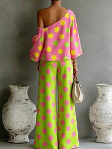 Conjunto de pantalón de dos piezas con hombros descubiertos y lunares de colores - color - Ver 2