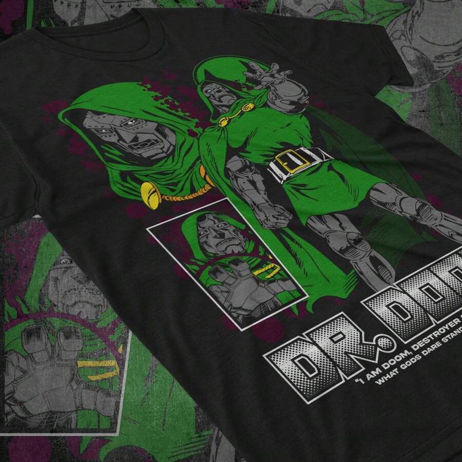 Dr. Doom Vs MVC2 UniS1ex T-Shirt, 220g, Pure Cotton, Short Sleeve, For Men And Women. Thick, Wrinkle-Resistant Fabric That Won't Easily Lose Its Shape. Simple And Versatile Style, Lightweight And Breathable, Perfect For Work, Travel, Camping, Shopping, And Everyday Leisure. - 黑色 - 查看 1